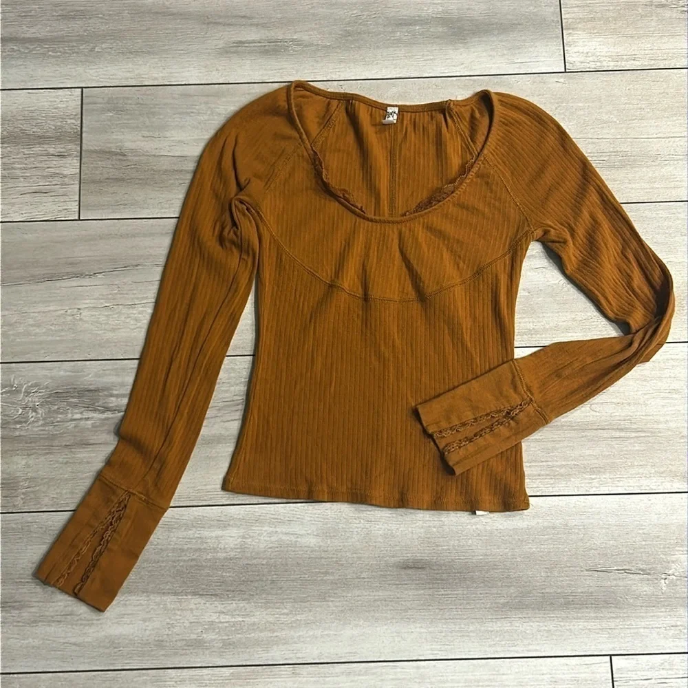 Free People Bit of Lace Layering top Autumn Pearl size XS